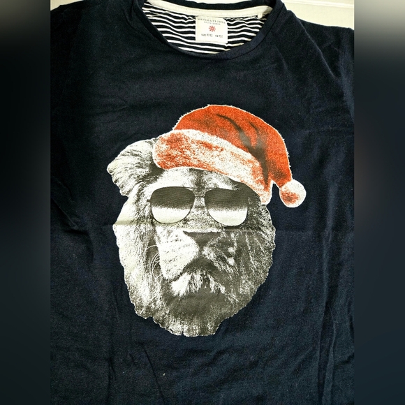 ⭐️3/$15 Navy Blue Christmas Lion Tee Shirts size 11/12 years - Picture 3 of 4